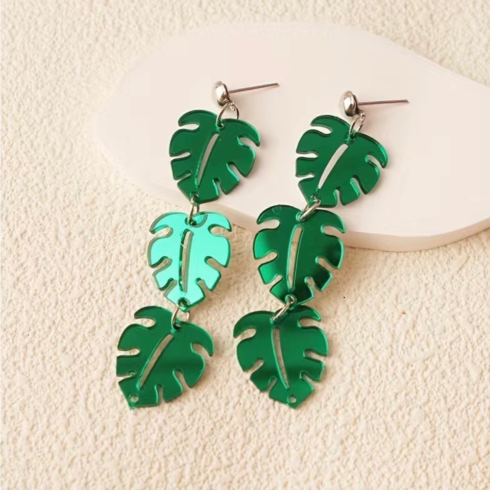 3-leaf green dangle acrylic earrings plant‎ lovers